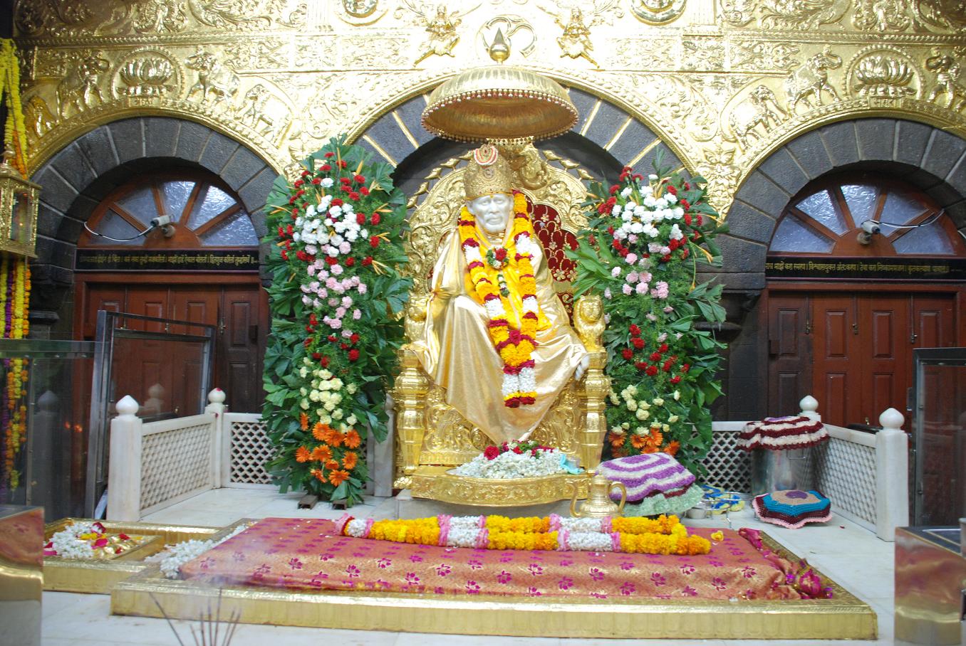 http://www.saibaba.org/images/sai_gold_full.jpg